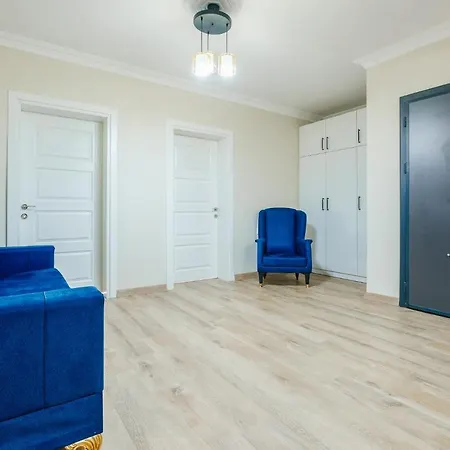 Sleek Flat With Balcony In Daire